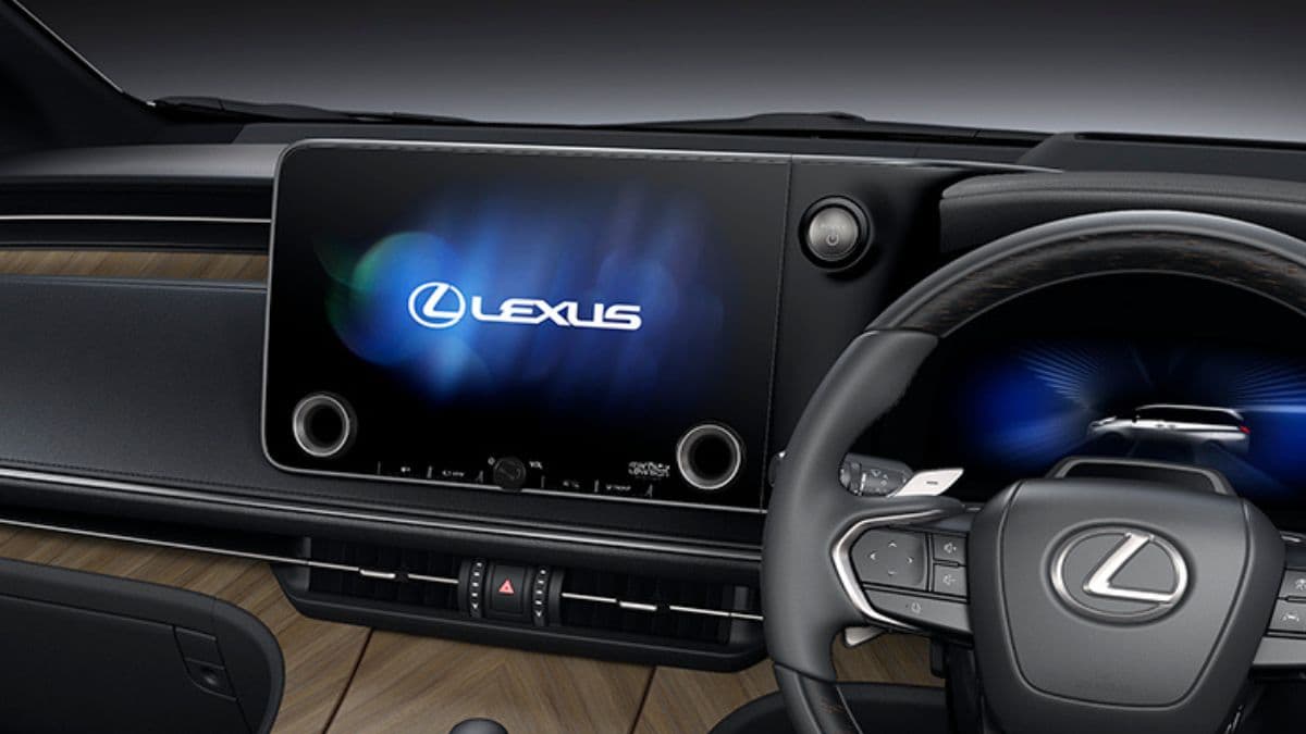 http://Lexus%20LM%20350h%204-seater%20Ultra%20Luxury%20Smart%20Phone%20Synchronization