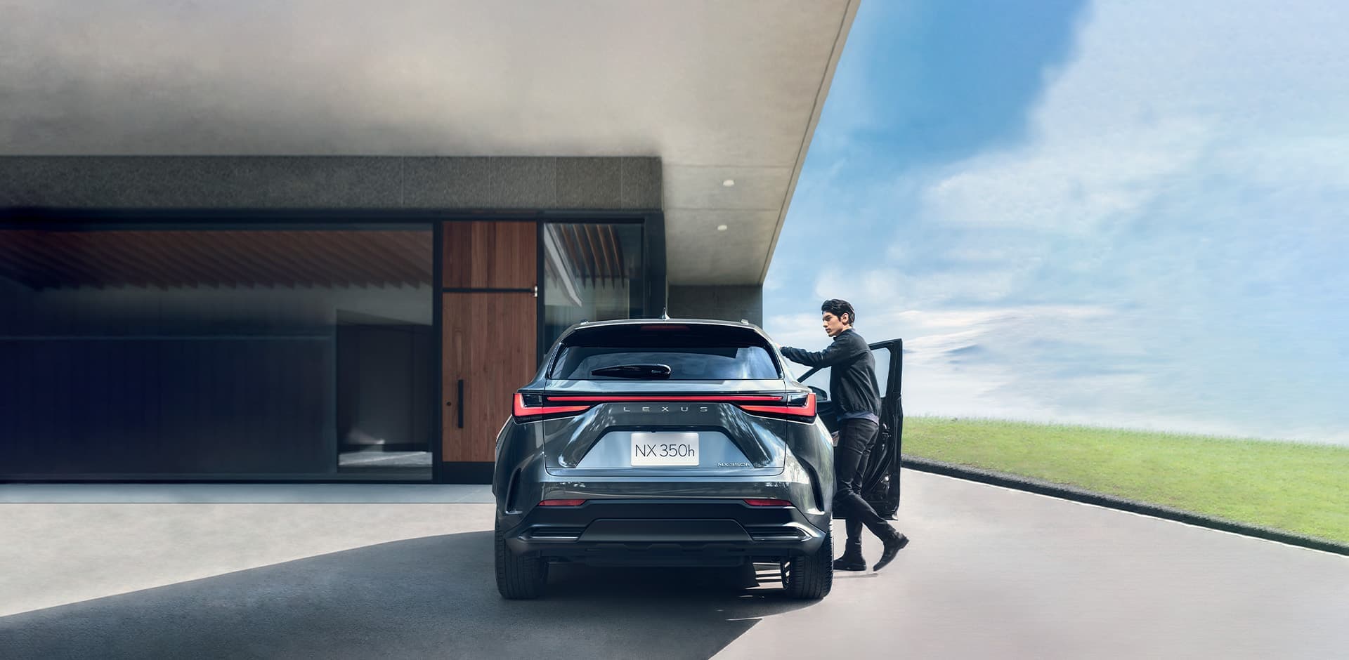 http://Lexus%20NX%20350h%20Luxury