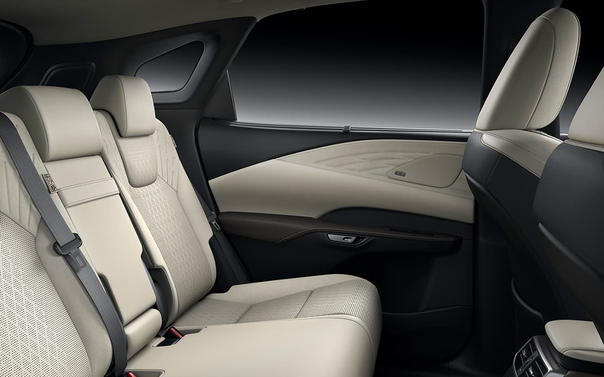 http://Lexus%20RX%20350h%20Luxury%207%20SRS%20Airbags